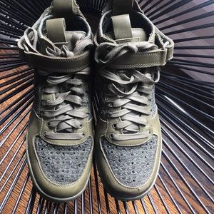 Nike air army green women’s shoes